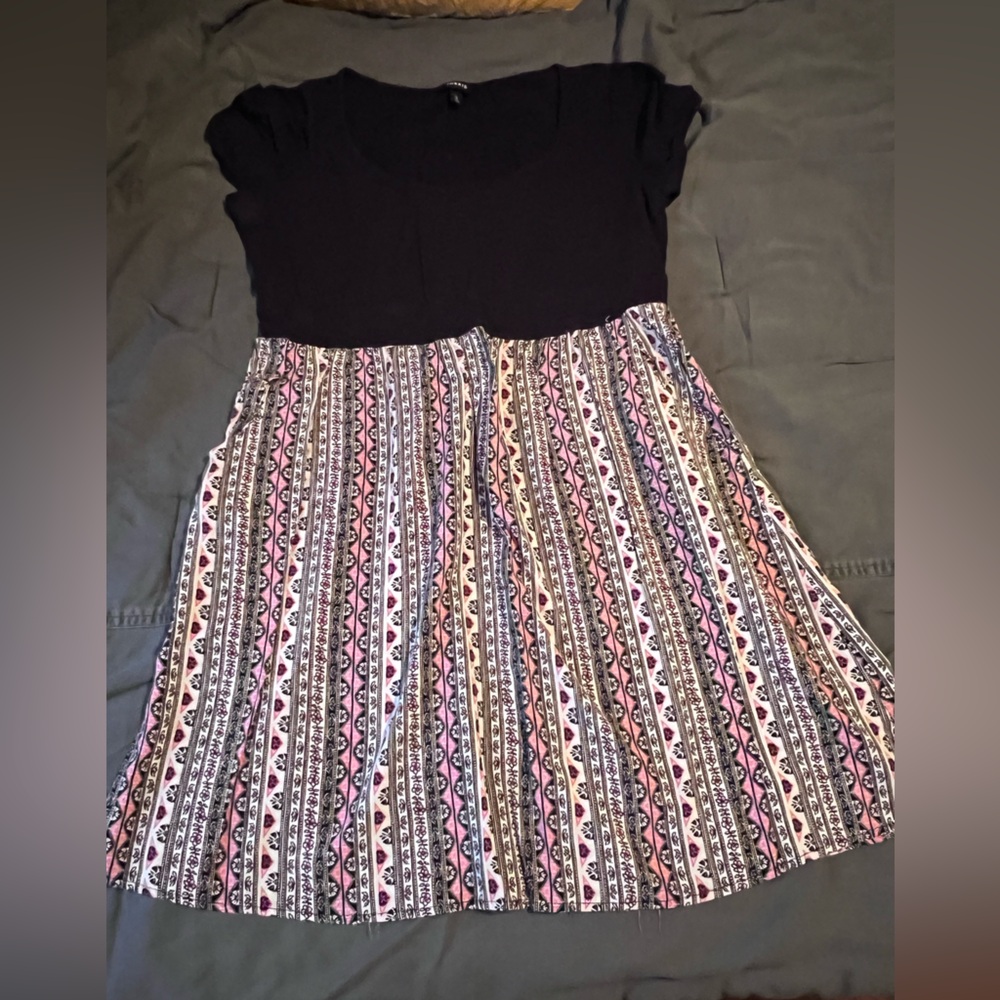 Torrid Black and Pink Patterned shirt sleeve summer emo